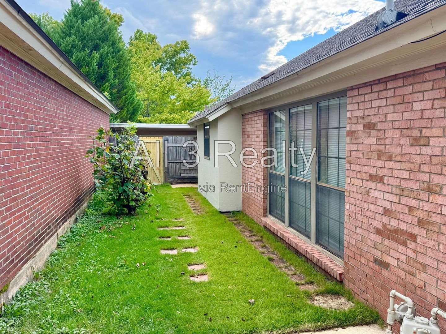 Charming Courtyard-3 Bedroom property image