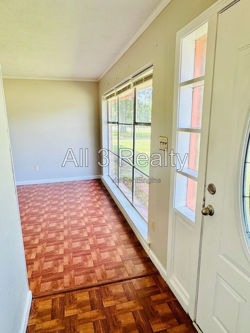 3-Bedroom -Bright, Charming, and Move-In Ready! property image