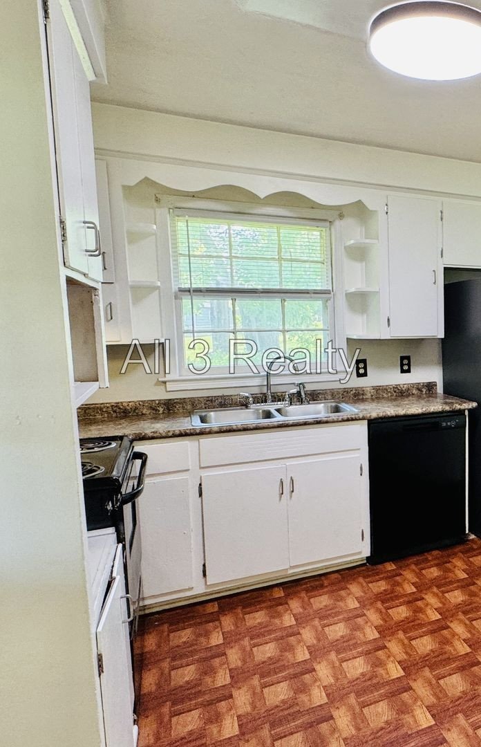 3-Bedroom -Bright, Charming, and Move-In Ready! property image