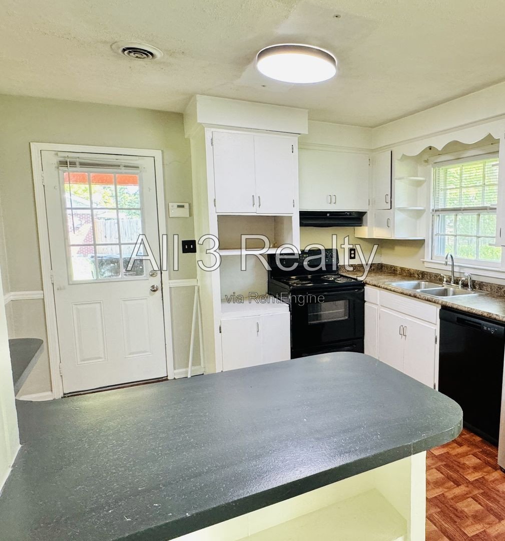 3-Bedroom -Bright, Charming, and Move-In Ready! property image