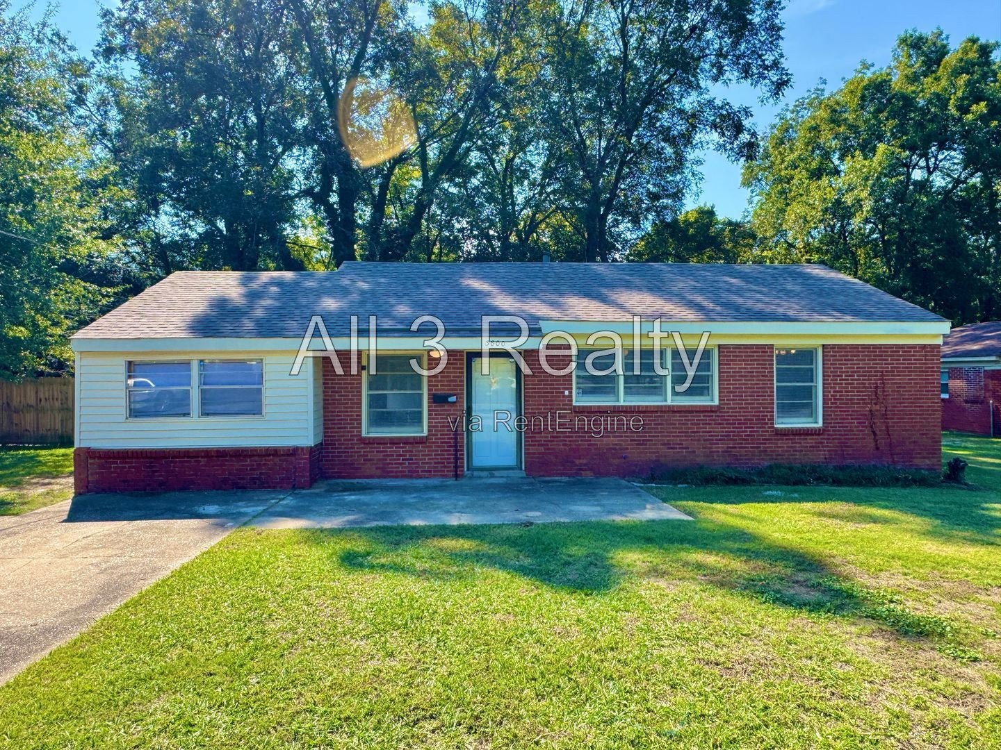 It's the RIGHT Move with this Cute 3 Bedroom / 1 Bath property image