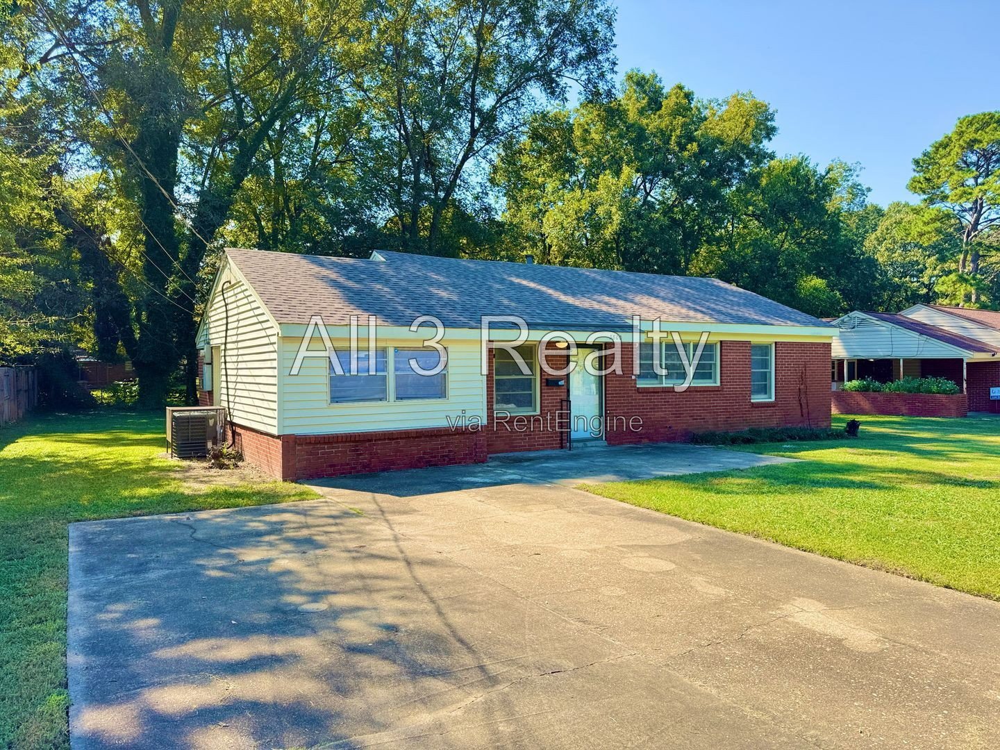 It's the RIGHT Move with this Cute 3 Bedroom / 1 Bath property image