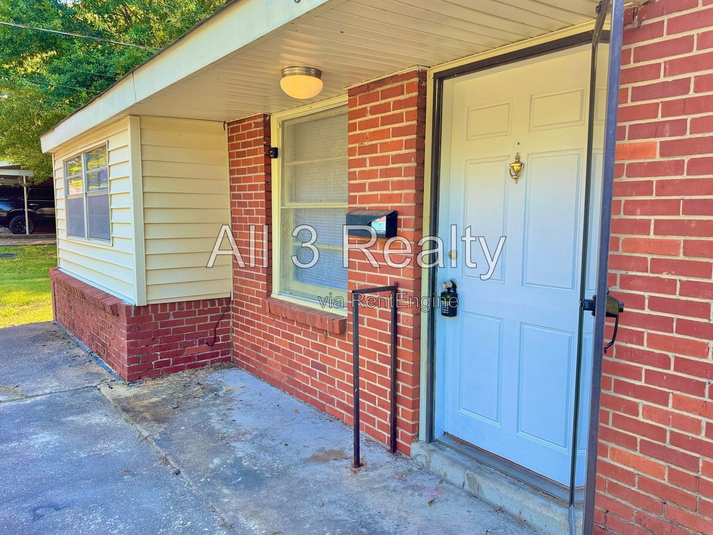 It's the RIGHT Move with this Cute 3 Bedroom / 1 Bath property image