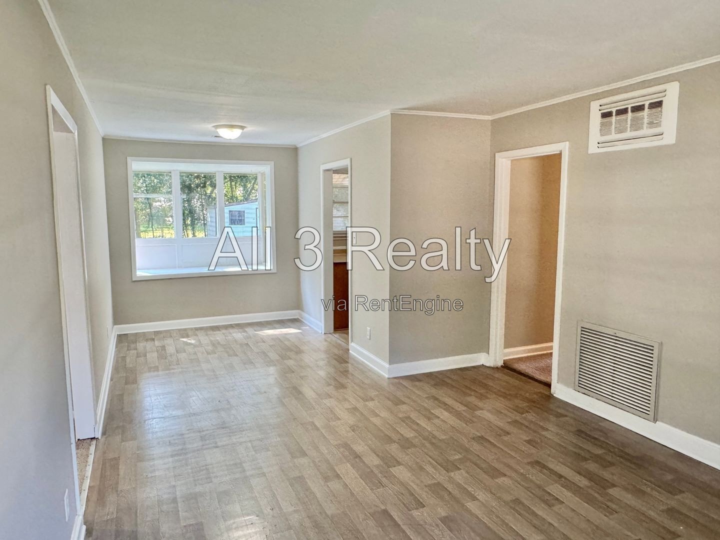 It's the RIGHT Move with this Cute 3 Bedroom / 1 Bath property image