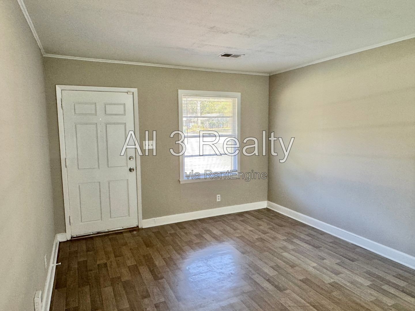 It's the RIGHT Move with this Cute 3 Bedroom / 1 Bath property image