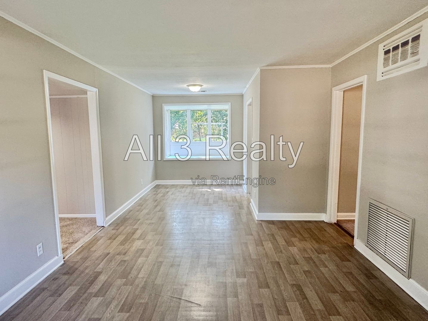 It's the RIGHT Move with this Cute 3 Bedroom / 1 Bath property image