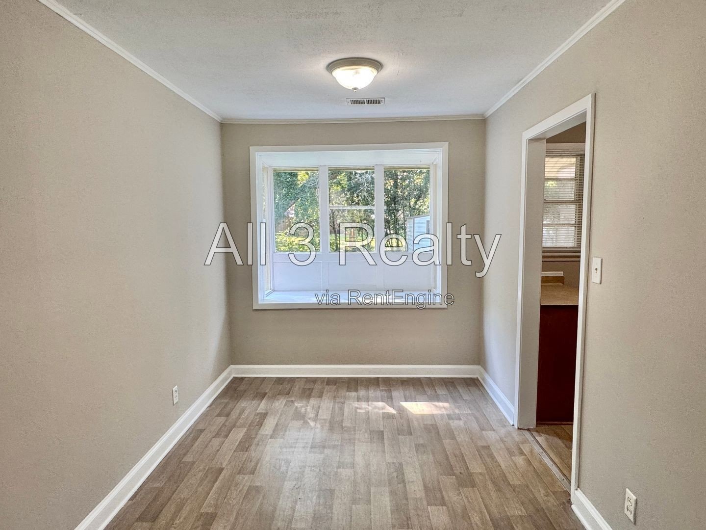 It's the RIGHT Move with this Cute 3 Bedroom / 1 Bath property image