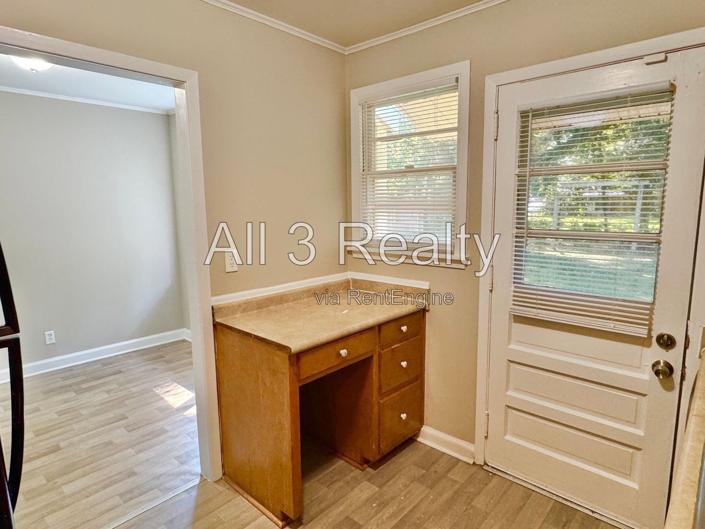 It's the RIGHT Move with this Cute 3 Bedroom / 1 Bath property image