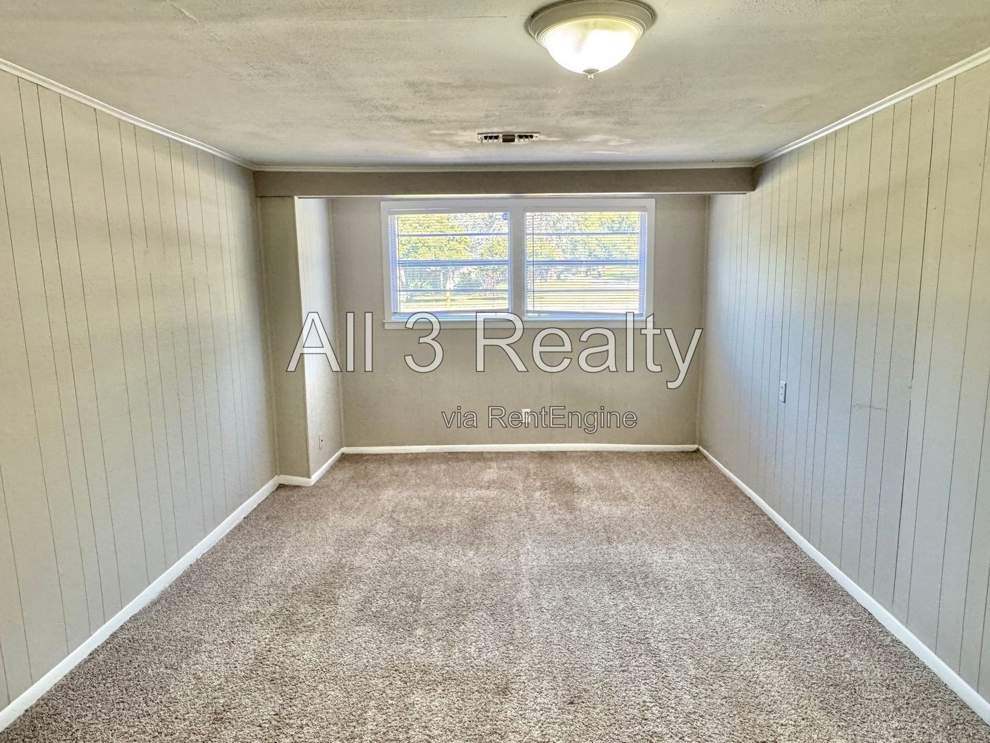 It's the RIGHT Move with this Cute 3 Bedroom / 1 Bath property image