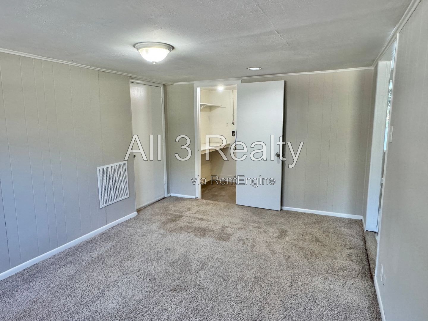 It's the RIGHT Move with this Cute 3 Bedroom / 1 Bath property image