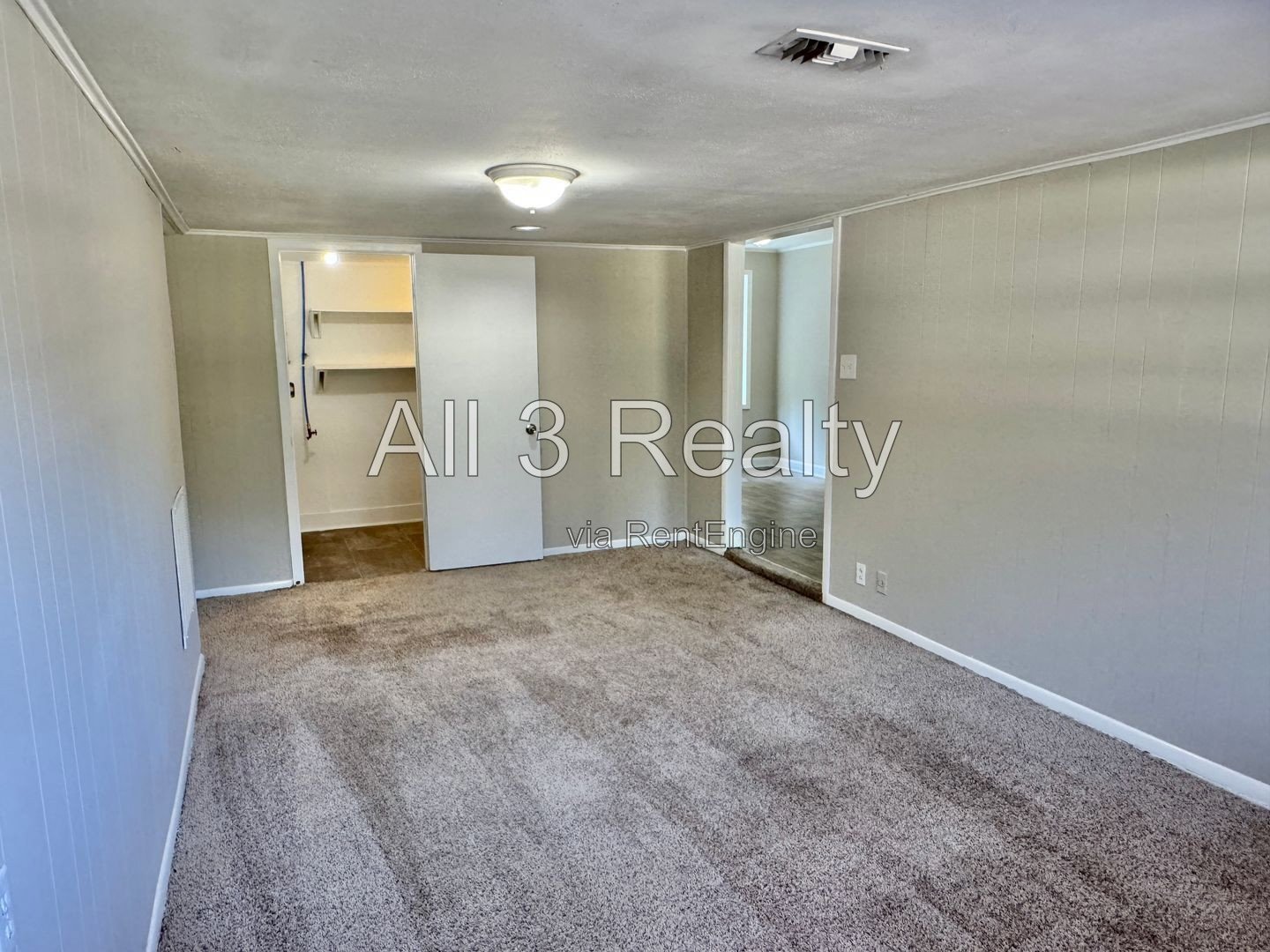 It's the RIGHT Move with this Cute 3 Bedroom / 1 Bath property image