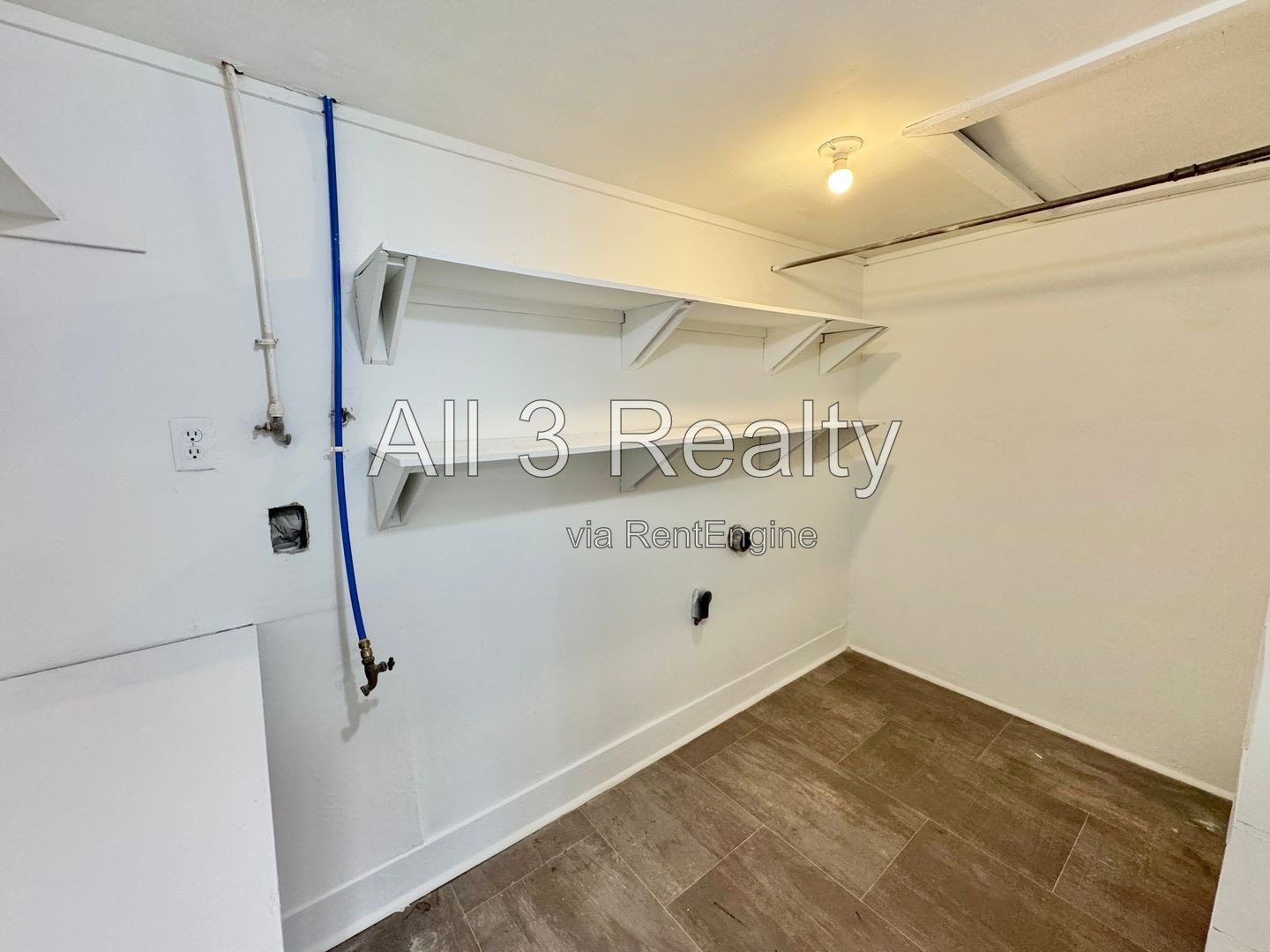 It's the RIGHT Move with this Cute 3 Bedroom / 1 Bath property image