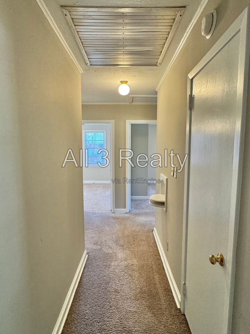 It's the RIGHT Move with this Cute 3 Bedroom / 1 Bath property image