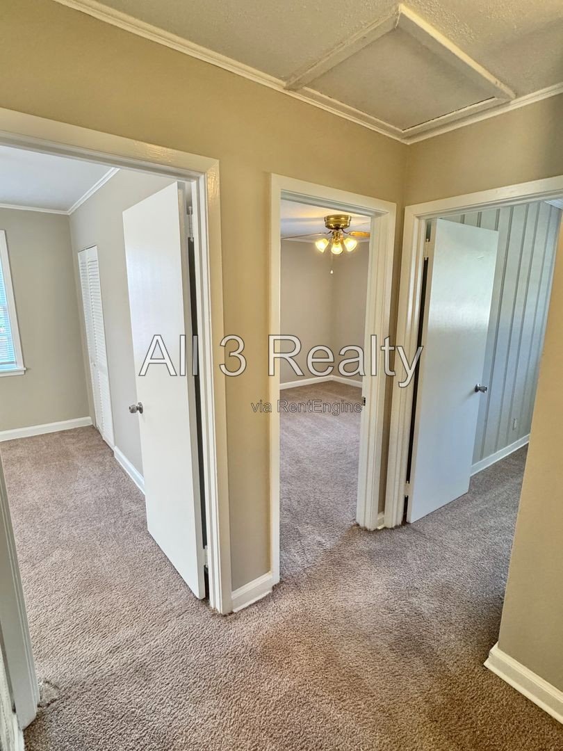It's the RIGHT Move with this Cute 3 Bedroom / 1 Bath property image