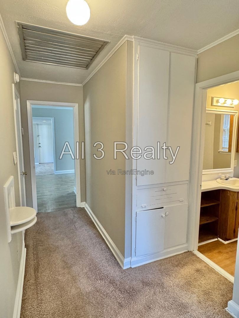 It's the RIGHT Move with this Cute 3 Bedroom / 1 Bath property image