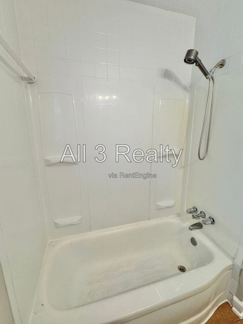 It's the RIGHT Move with this Cute 3 Bedroom / 1 Bath property image