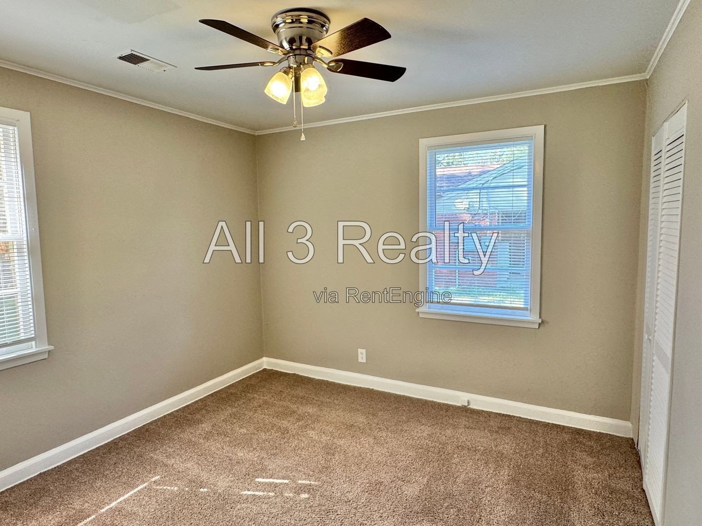 It's the RIGHT Move with this Cute 3 Bedroom / 1 Bath property image