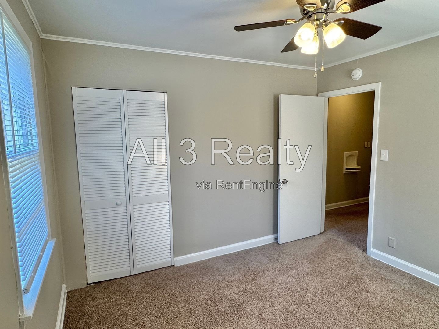 It's the RIGHT Move with this Cute 3 Bedroom / 1 Bath property image