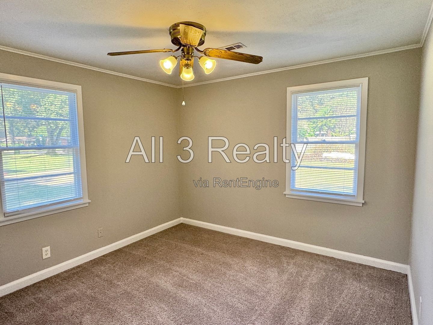 It's the RIGHT Move with this Cute 3 Bedroom / 1 Bath property image