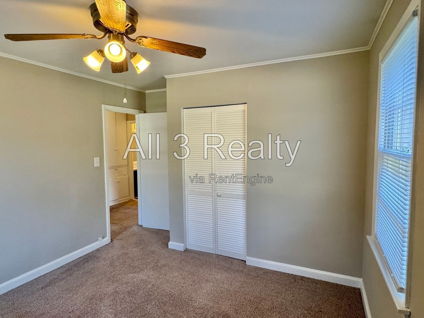 It's the RIGHT Move with this Cute 3 Bedroom / 1 Bath property image