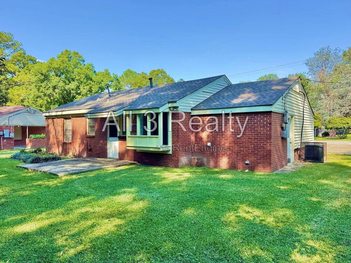 It's the RIGHT Move with this Cute 3 Bedroom / 1 Bath property image