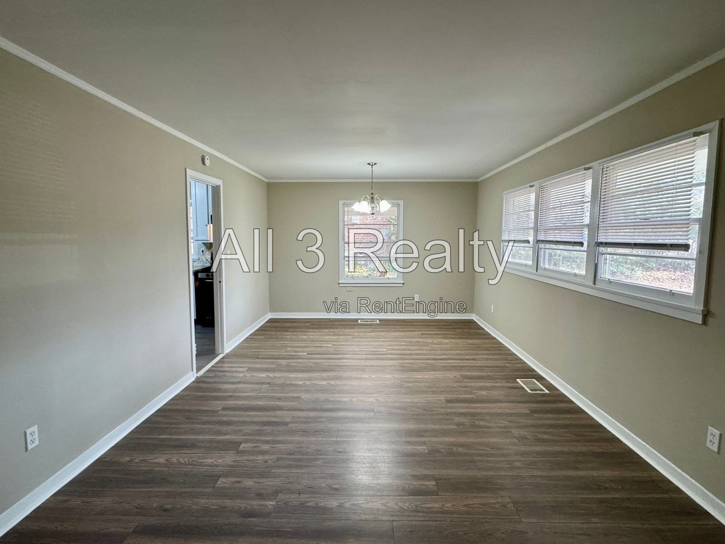 3 Bedroom in Forest Hills ! property image