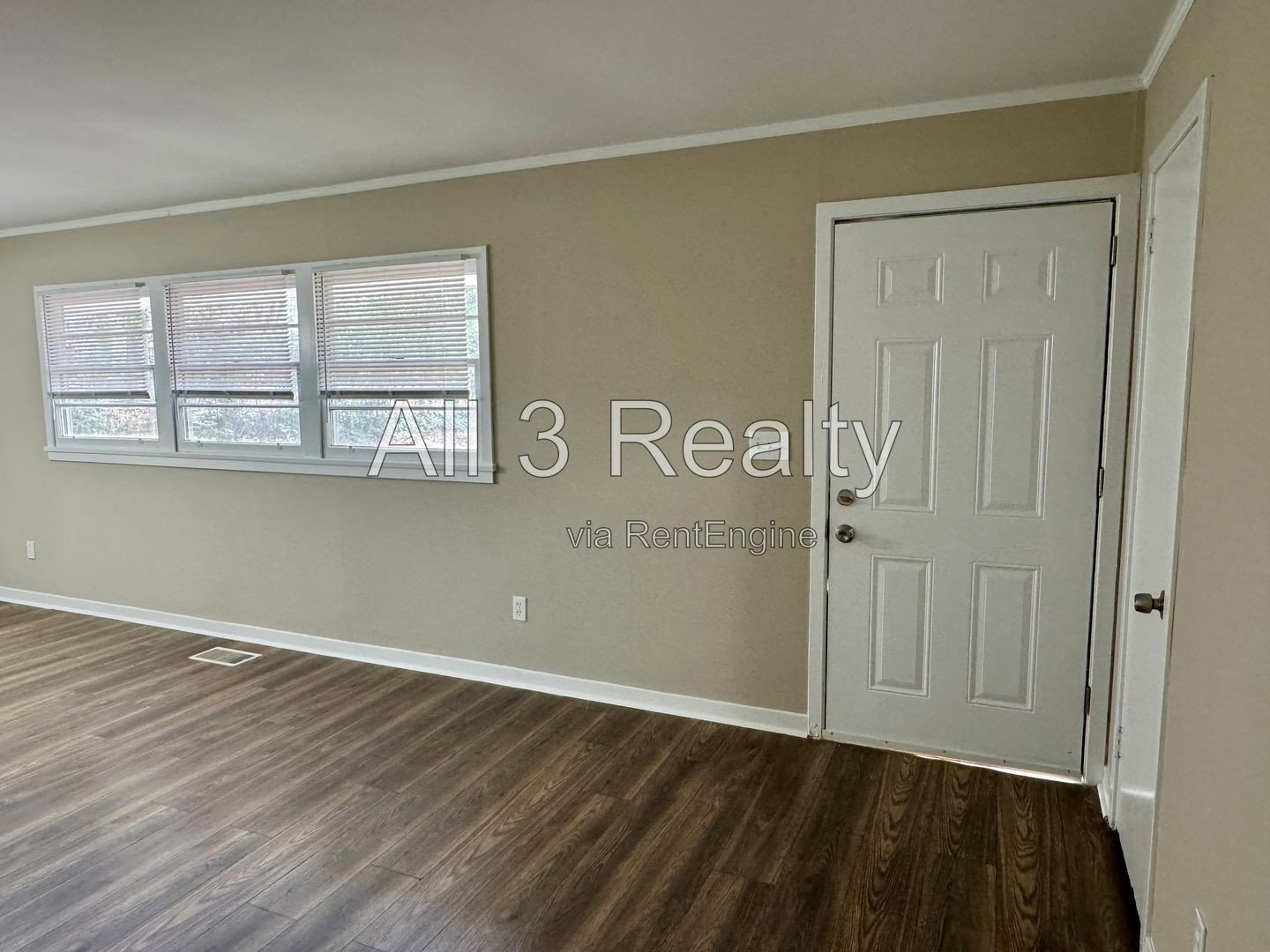 3 Bedroom in Forest Hills ! property image