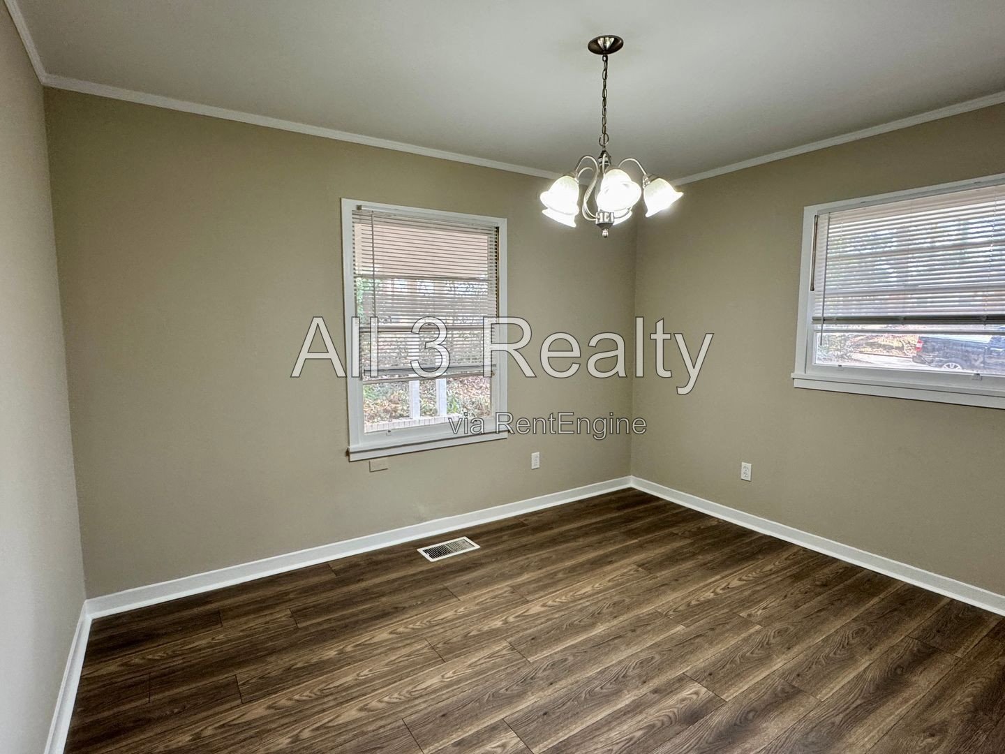 3 Bedroom in Forest Hills ! property image