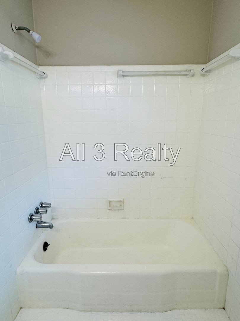 3 Bedroom in Forest Hills ! property image
