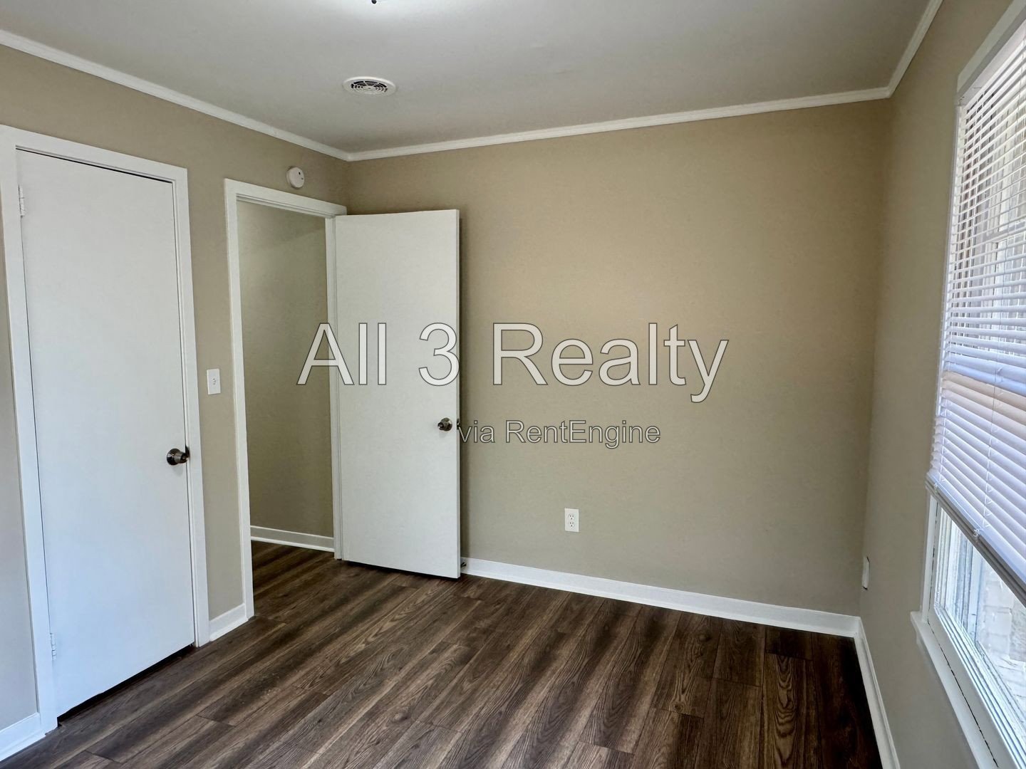 3 Bedroom in Forest Hills ! property image