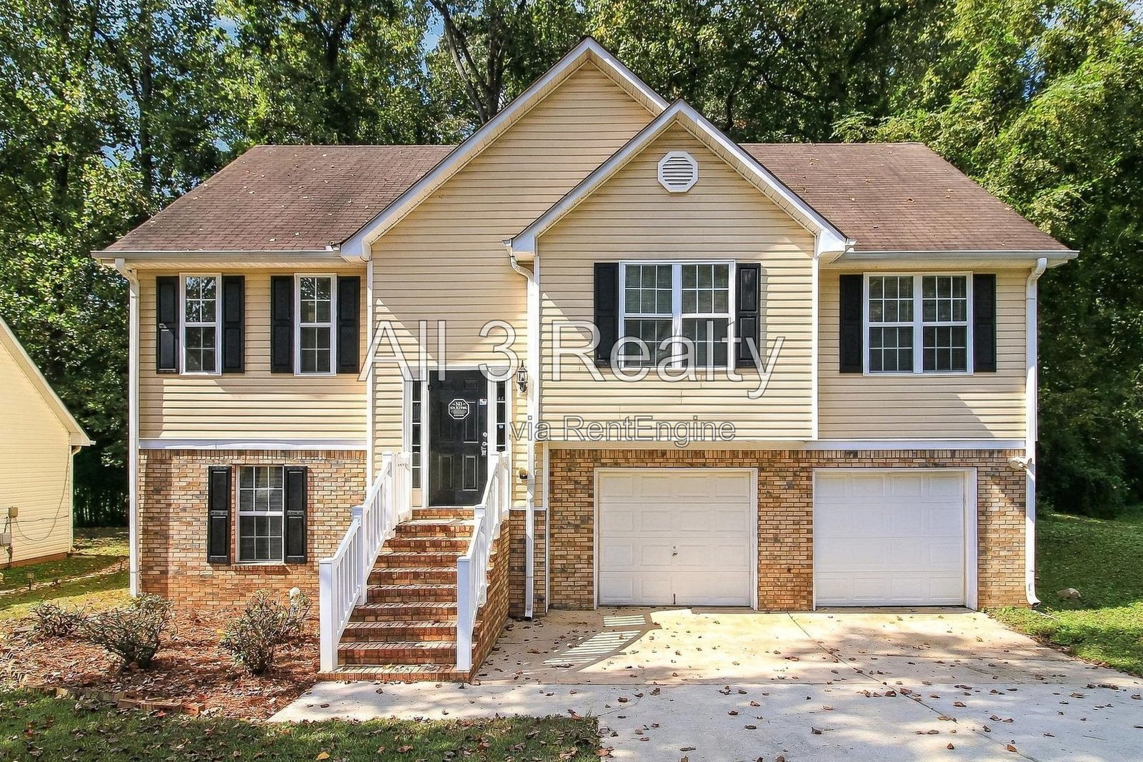 This two-story home in Jonesboro, GA offers four bedrooms and three bathrooms with high ceilings and abundant natural light throughout. property image