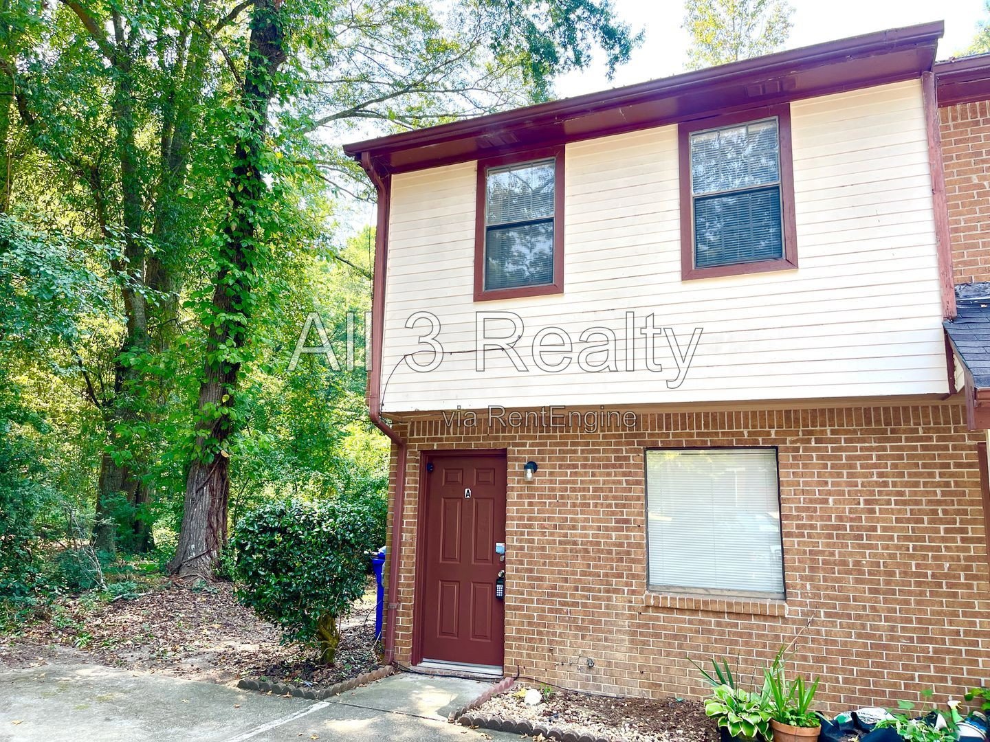 Discover this well-appointed 2-bedroom, 2.5-bath apartment in Fayetteville, GA. property image