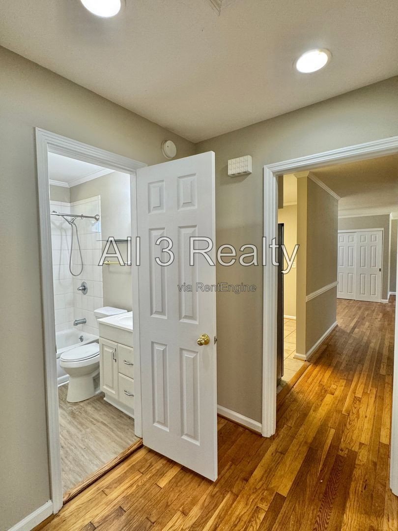 Sophisticated 3- Bedroom Ranch property image