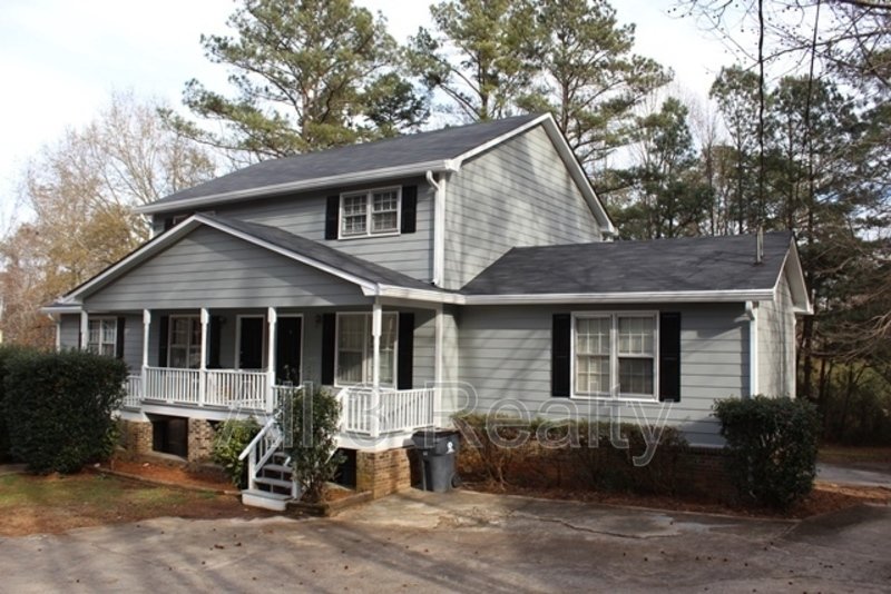 Delightful Upstairs 3 Bedroom / 2 Bathroom Quad-Unit in Fayettevile! property image