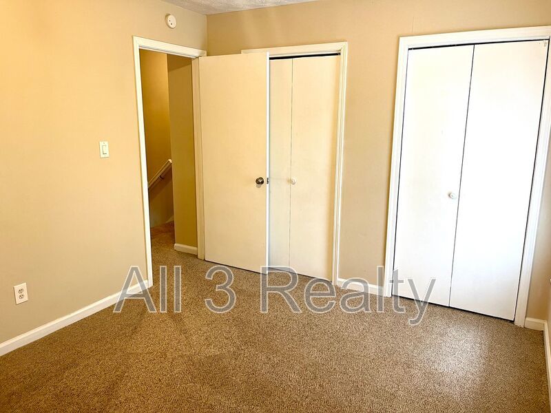 Delightful Upstairs 3 Bedroom / 2 Bathroom Quad-Unit in Fayettevile! property image