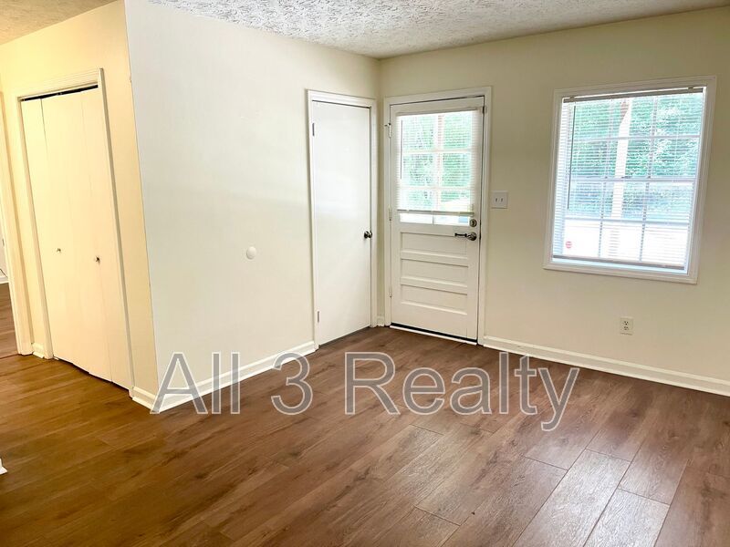 Welcome to our Rent Special in Fayetteville! This charming 2 bedroom, 1 bathroom house is perfect for those looking for a cozy and convenient living space. property image