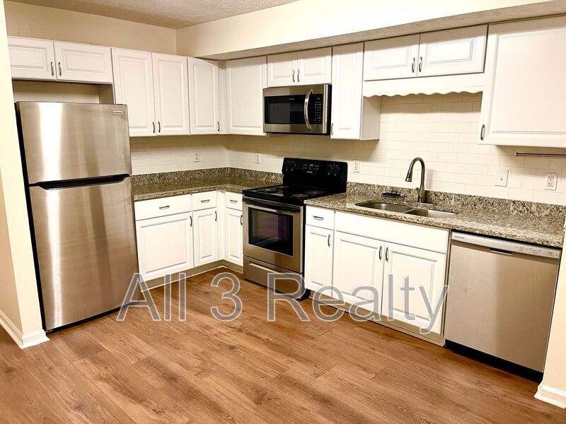 Welcome to our Rent Special in Fayetteville! This charming 2 bedroom, 1 bathroom house is perfect for those looking for a cozy and convenient living space. property image