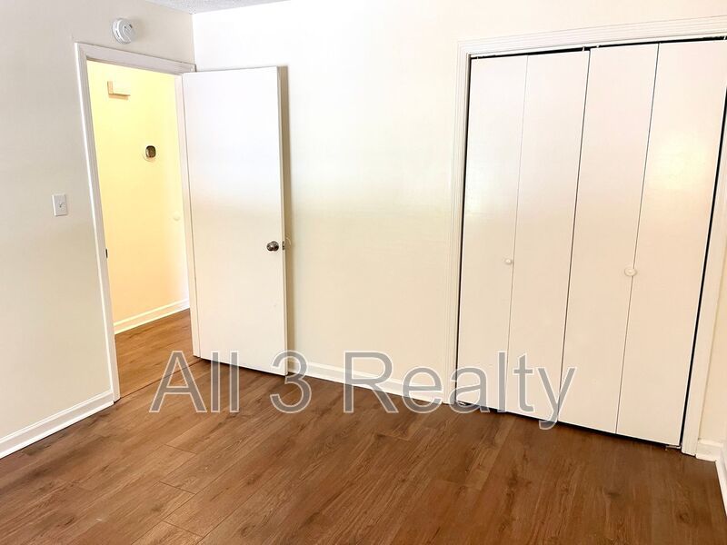 Welcome to our Rent Special in Fayetteville! This charming 2 bedroom, 1 bathroom house is perfect for those looking for a cozy and convenient living space. property image