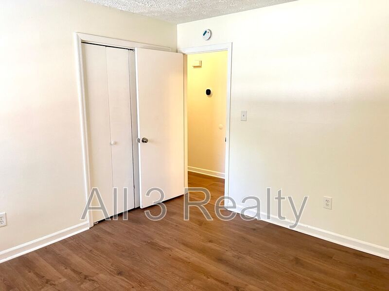 Welcome to our Rent Special in Fayetteville! This charming 2 bedroom, 1 bathroom house is perfect for those looking for a cozy and convenient living space. property image