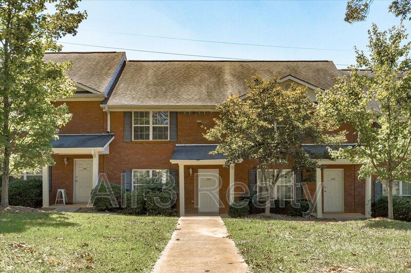Welcome to this adorable 2 bedroom/2.5 bath townhome located in the heart of Newnan, GA. property image