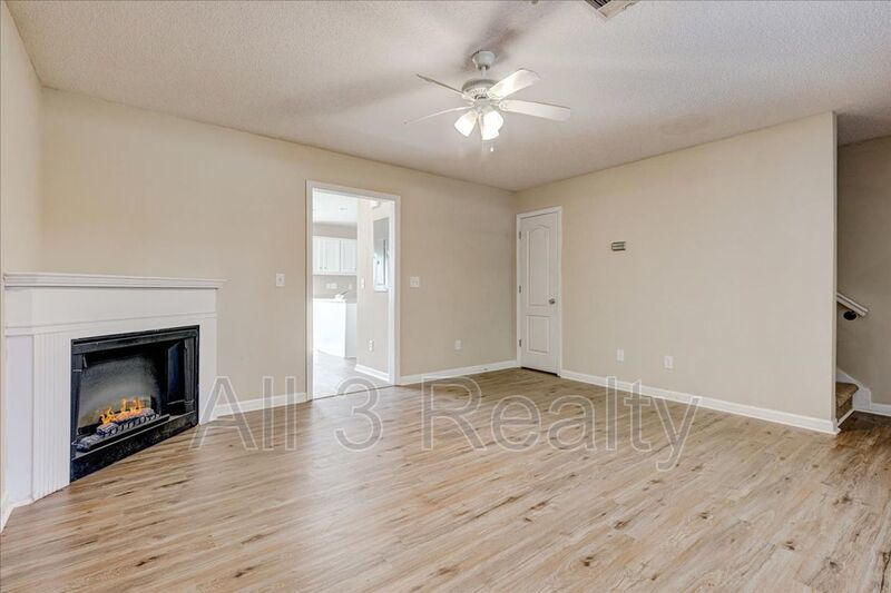 Welcome to this adorable 2 bedroom/2.5 bath townhome located in the heart of Newnan, GA. property image