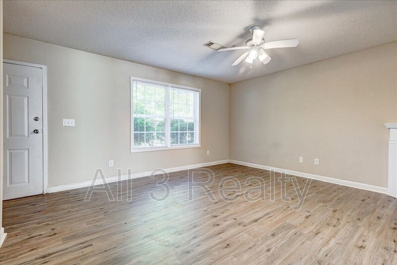 Welcome to this adorable 2 bedroom/2.5 bath townhome located in the heart of Newnan, GA. property image