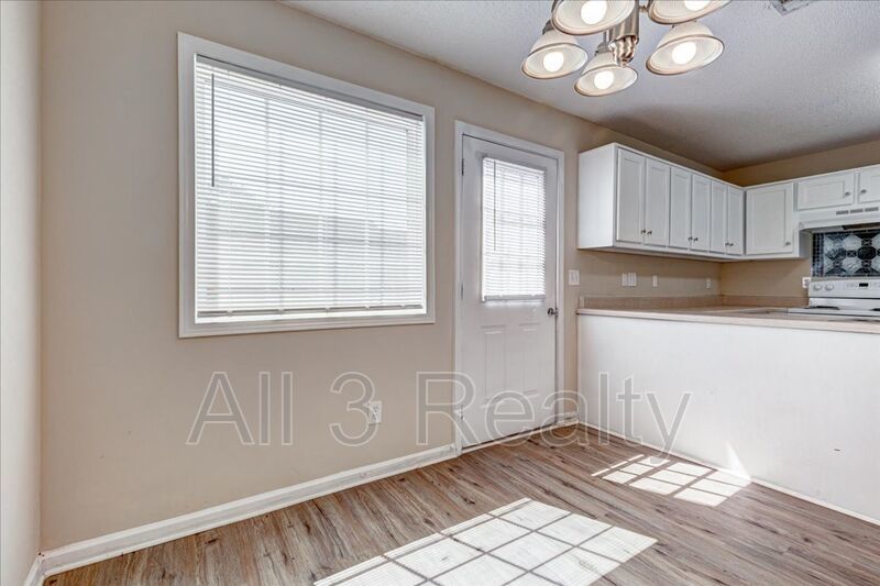 Welcome to this adorable 2 bedroom/2.5 bath townhome located in the heart of Newnan, GA. property image