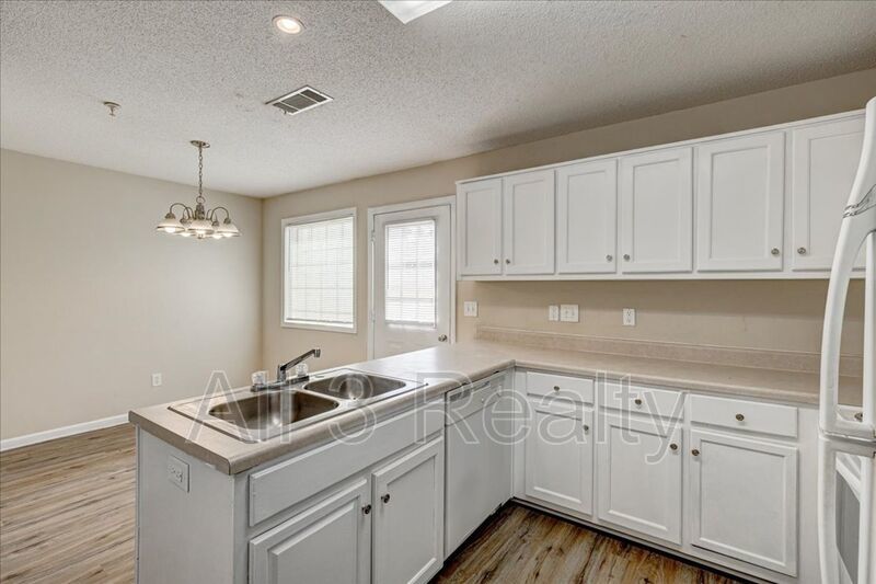 Welcome to this adorable 2 bedroom/2.5 bath townhome located in the heart of Newnan, GA. property image