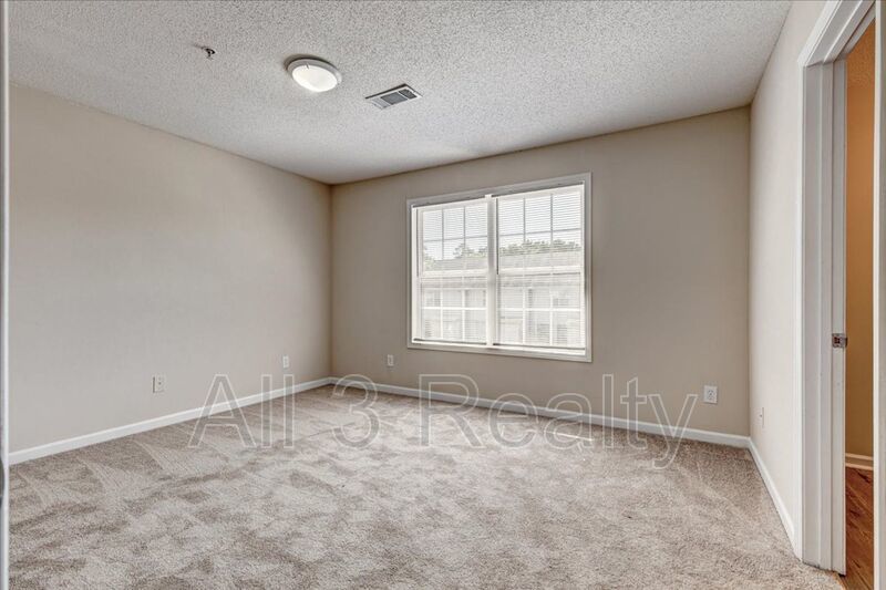 Welcome to this adorable 2 bedroom/2.5 bath townhome located in the heart of Newnan, GA. property image
