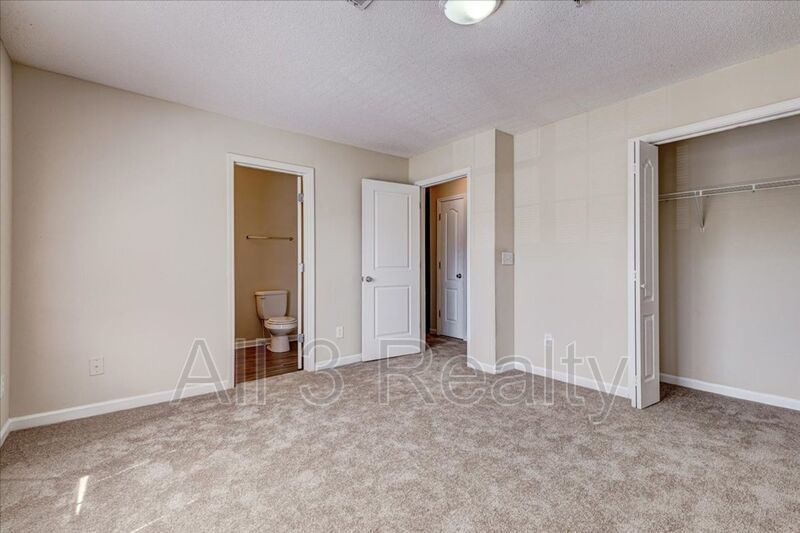 Welcome to this adorable 2 bedroom/2.5 bath townhome located in the heart of Newnan, GA. property image