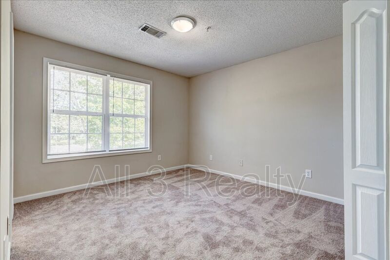 Welcome to this adorable 2 bedroom/2.5 bath townhome located in the heart of Newnan, GA. property image