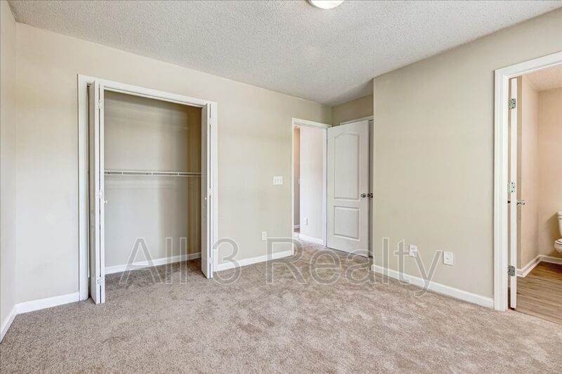 Welcome to this adorable 2 bedroom/2.5 bath townhome located in the heart of Newnan, GA. property image