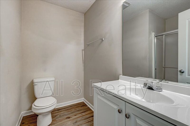 Welcome to this adorable 2 bedroom/2.5 bath townhome located in the heart of Newnan, GA. property image