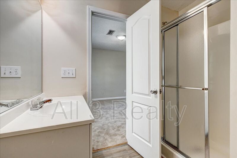 Welcome to this adorable 2 bedroom/2.5 bath townhome located in the heart of Newnan, GA. property image